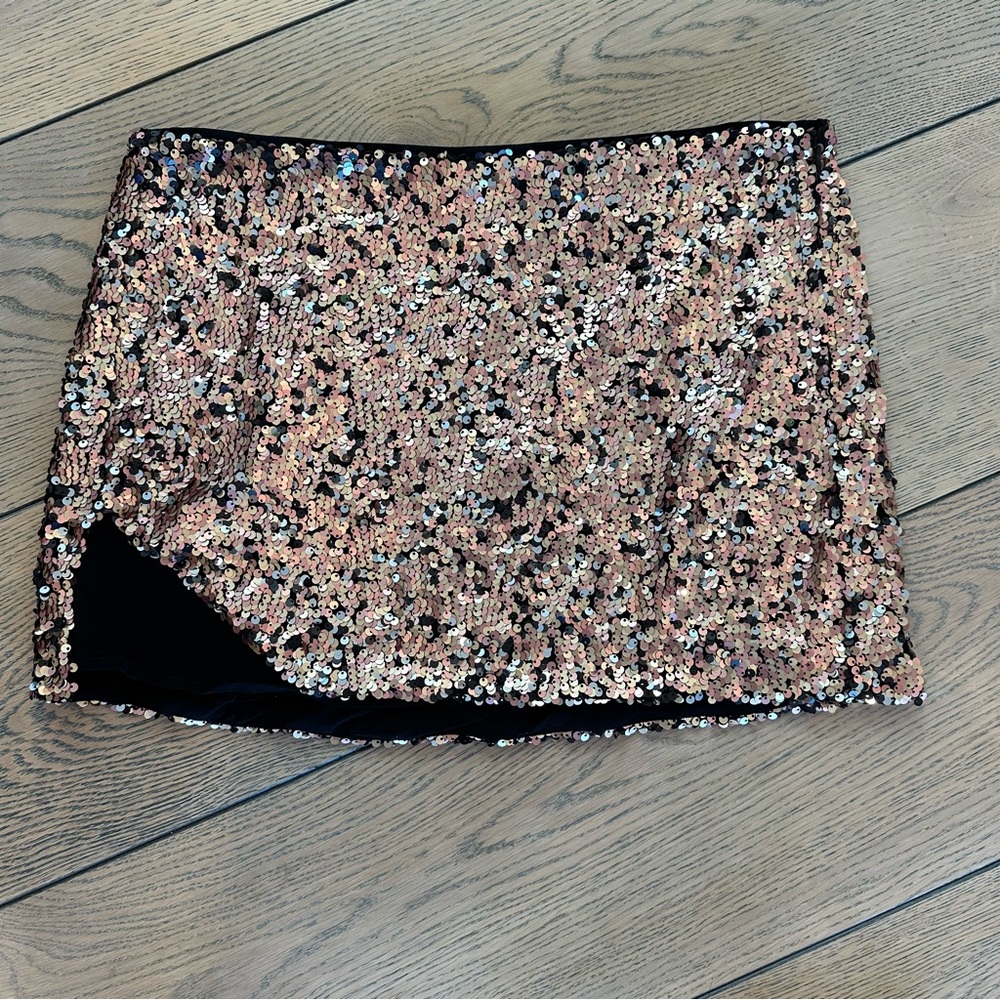 Free People Black & Rose Gold Sequin Mini Skirt - Size 4
NWT
